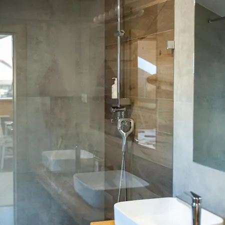 Pelisky - Cozy Mountain Den With Large Bathroom