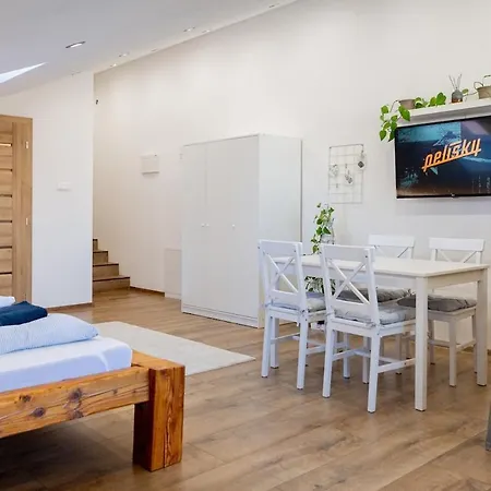 아파트 Pelisky - Cozy Mountain Den With Large Bathroom