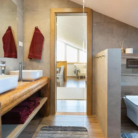 아파트 Pelisky - Cozy Mountain Den With Large Bathroom