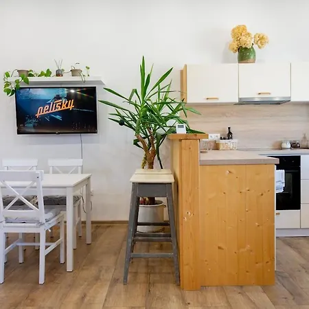 Pelisky - Cozy Mountain Den With Large Bathroom *