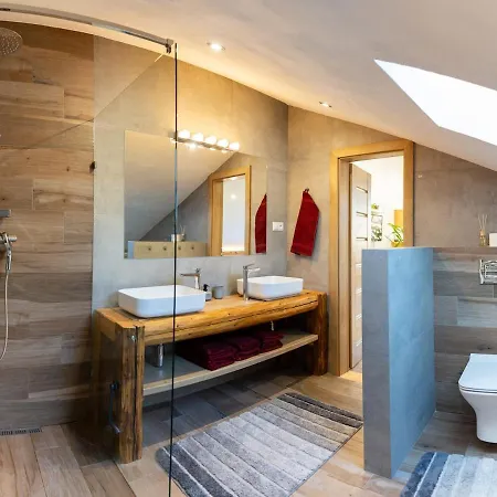 Pelisky - Cozy Mountain Den With Large Bathroom