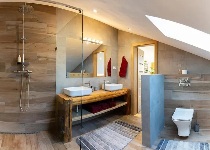 Pelisky - Cozy Mountain Den With Large Bathroom